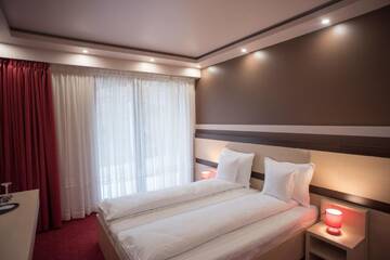 Фотографии Отель Homorod Hotel г. Бэйле-Хомород (Румыния) №2 Фото Отель Homorod Hotel г. Бэйле-Хомород 2